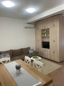 a living room with a couch and a table at Apartman EMANA in Veternik