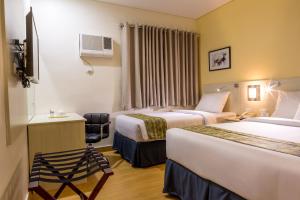 Postel nebo postele na pokoji v ubytování Hamersons Hotel Cebu + 37 fotografií