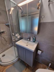 Ένα μπάνιο στο OZO Estrade apartments
