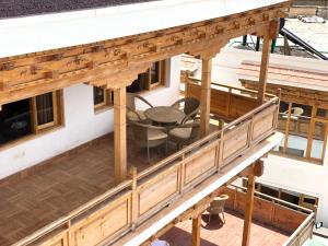 Ein Balkon oder eine Terrasse in der Unterkunft Lha-Zes