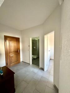 an empty hallway with a door and a bathroom at Ferienwohnung Mosel in Piesport +10 photos