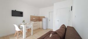 Kuchyň nebo kuchyňský kout v ubytování Apartments MISTEMI