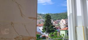 Nespecifikovaný výhled na hory nebo výhled na hory při pohledu z apartmánu