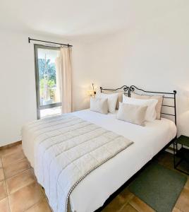 Ένα ή περισσότερα κρεβάτια σε δωμάτιο στο ALLURA GOLF APPARTEMENT +19 φωτογραφίες