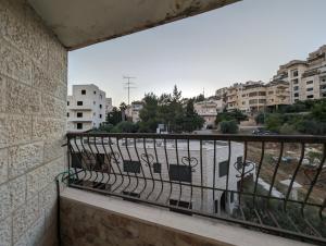 Μπαλκόνι ή βεράντα στο The City View Of Beit Jala