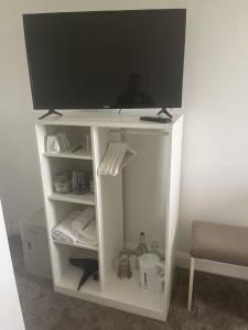 Un televizor și/sau centru de divertisment la Skellig Port Accomodation - Sea View Rooms Ensuite