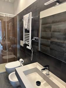 Koupelna v ubytování Real Rooms Dalia + 21 fotografií