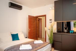 Кровать или кровати в номере Hotel SOL