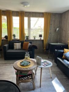 Φωτογραφία από το άλμπουμ του Ruime Chalet i/h bos met grote tuin en zwembad σε Enschede