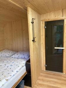 Postel nebo postele na pokoji v ubytování Mežupes