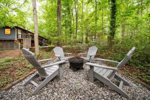 a group of three chairs sitting around a fire pit at Tranquil & Stylish, Wineries, Hiking, 8min to Town in Dahlonega