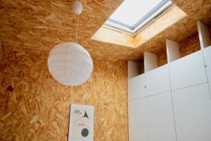 a ceiling with a light fixture and a window at Loft 4 personnes Métro L9 in Montreuil