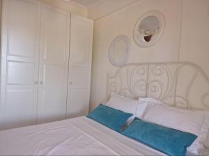 A bed or beds in a room at Villa Musa with private pool