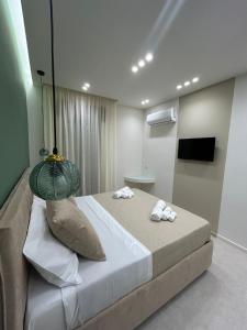 Un pat sau paturi într-o cameră la B&B Le Origini +42 fotografii