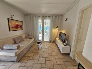 A seating area at Corfu Glyfada Beach Apartment 13