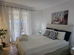 A bed or beds in a room at Corfu Glyfada Beach Apartment 13