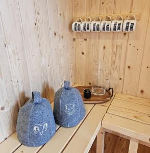 Príslušenstvo na prípravu kávy alebo čaju v ubytovaní Góralska Chatka 2 Highland Cottage - Split AC, Jacuzzi, Sauna, Private parking, Mountains View, Garden, Zakopane