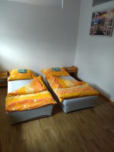 Postel nebo postele na pokoji v ubytování Apartman KRAL + 10 fotografií