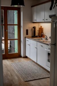 Kuchyň nebo kuchyňský kout v ubytování Ferienhaus Flying Roots Wackersberg