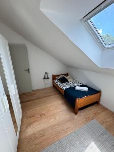 a bedroom with a bed in a attic with a window at Rooftop in Jaure