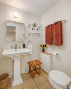 Ένα μπάνιο στο Boulder Guest House +37 φωτογραφίες