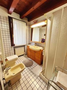 a bathroom with a sink and a toilet and a shower at Holiday Treviso Suite Venezia in Treviso