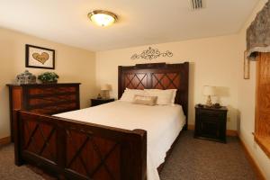 a bedroom with a large bed and two night stands at Ivy Falls by Eden Crest in Pigeon Forge +38 photos