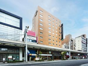an empty street in front of a building at Daiwa Roynet Hotel Gifu in Gifu