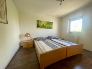 Postel nebo postele na pokoji v ubytování Wunderschönes Apartment in der Goldstadt Pforzheim