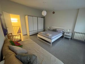 a bedroom with a bed and a couch at Plaza Mercadal, Tudela in Tudela