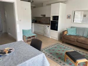 Köök või kööginurk majutusasutuses Oranmore Apartment on the Wild Atlantic Way