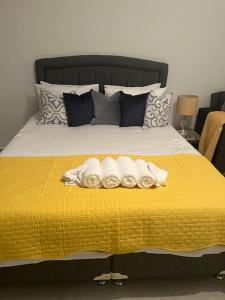 Voodi või voodid majutusasutuse Sunny Seaside Retreat - Studio Apartment, Bahceli toas