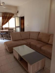 Fotografie z fotogalerie ubytování Appartement dans le quartier ACI à Bamako avec panneaux solaires v destinaci Bamako + 16 fotografií