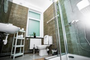 Ένα μπάνιο στο Chambre R1 avec salle de bain privée +3 φωτογραφίες
