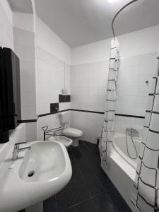 Koupelna v ubytování Settetrequattro Rooms