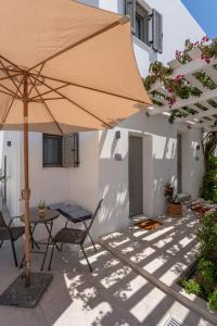 Patio alebo iná vonkajšia časť ubytovania Yiasemi