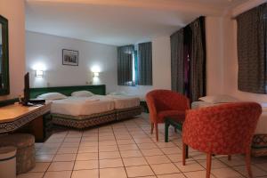 Postel nebo postele na pokoji v ubytování Hotel Le Khalife