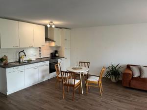 a kitchen and dining room with a table and chairs at Apartment Kastanienblick in Tettnang