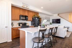 Η κουζίνα ή μικρή κουζίνα στο Home away from Home near Denver International Airport