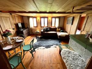 Posezení v ubytování Ferme Pasquier - Farmhouse with panoramic view - 1000 m2 garden