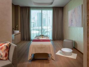 Un ou plusieurs lits dans un hébergement de l'établissement Hyde Hotel Dubai