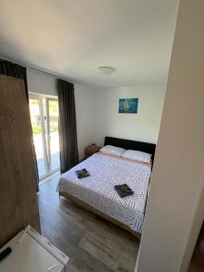Postel nebo postele na pokoji v ubytování Apartmani Nika + 18 fotografií
