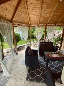 Zahrada ubytování GreenHill Apartments + 37 fotografií