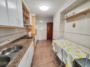 Imagem da galeria de Próximo playa amplia vivienda em Vigo