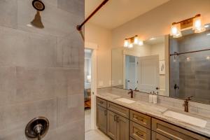 Ένα μπάνιο στο New - Blue Bear Lodge - Prime location - Air Conditioning - WiFi - Fireplace +43 φωτογραφίες