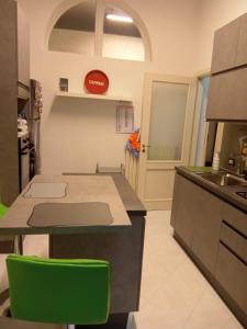 Kuchyň nebo kuchyňský kout v ubytování Bross apartament