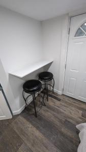 ノース・バーゲンにあるCozy Studio 250'sqf with kitchenette and private bathroom Close to Time Square NYCのギャラリーの写真 +8枚の写真
