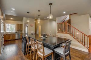 Kuchyň nebo kuchyňský kout v ubytování Deer Ridge by Casago McCall - Donerightmanagement