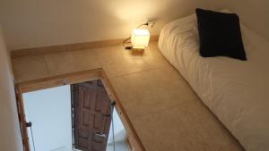 Postel nebo postele na pokoji v ubytování Floating House Tarifa