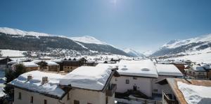 Nespecifikovaný výhled na hory nebo výhled na hory při pohledu z hotelu